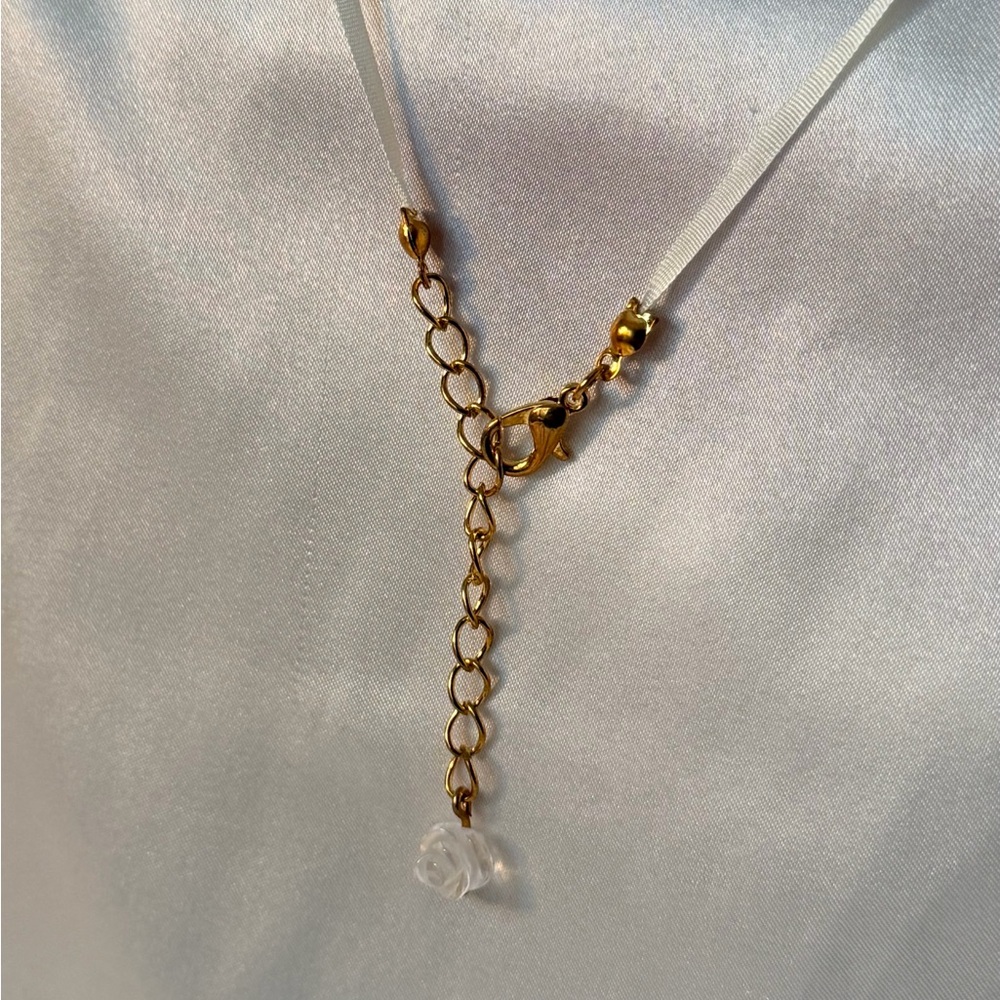 Elegant Gold Chain Necklace with Rose Pendant